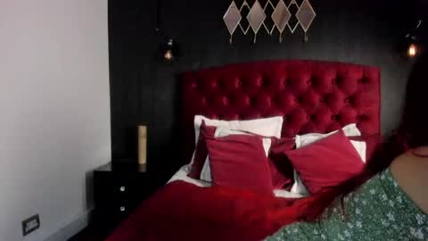 Snapshot of laia_jonees chatting on 07-17-26, 11:50 Laia online show from 07-17-26, 11:50