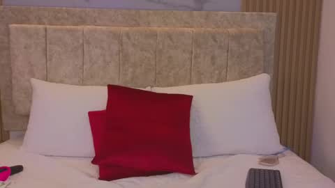 laiamilf online show from 02-22-25, 12:38