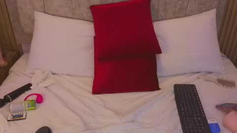 laiamilf online show from 03-03-25, 11:56