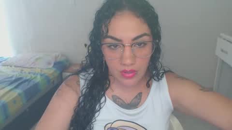 Snapshot of laila_silk chatting on 06-08-26, 05:24 laila_silk online show from 06-08-26, 05:24