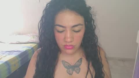 Snapshot of laila_silk chatting on 06-09-26, 03:56 laila_silk online show from 06-09-26, 03:56