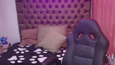 Camila online show from 11-19-25, 04:45