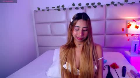 Laila Stilwills online show from 11-07-25, 02:11