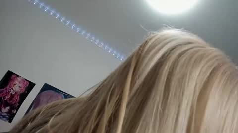 Kira online show from 05-15-26, 11:01