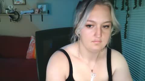 Snapshot of laineydarling chatting on 06-26-26, 07:02 Lainey Darling online show from 06-26-26, 07:02