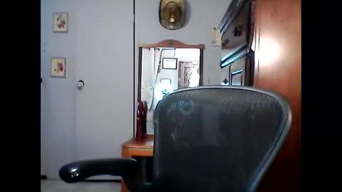 Snapshot of lakewood4523 chatting on 09-19-25, 04:14 Carlosss online show from 09-19-25, 04:14