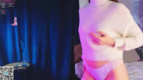 Snapshot of lalajecks chatting on 10-17-25, 08:17 Julia online show from 10-17-25, 08:17