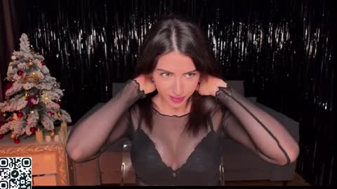 Snapshot of lallebi chatting on 01-08-25, 01:11 Ellina online show from 01-08-25, 01:11