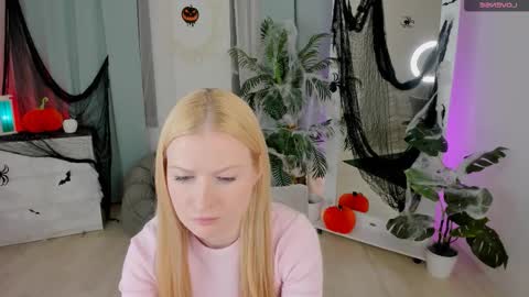 Laly online show from 10-20-25, 03:56