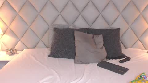 Snapshot of lalycastro chatting on 12-16-24, 08:05 Laly Castro online show from 12-16-24, 08:05