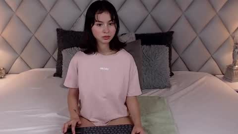 Snapshot of lalycastro chatting on 01-18-25, 07:48 Laly Castro online show from 01-18-25, 07:48