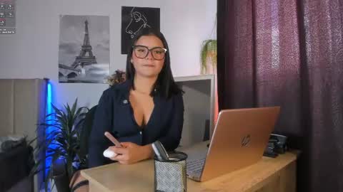 Snapshot of lana_beket_ chatting on 06-19-26, 07:06 Lana online show from 06-19-26, 07:06