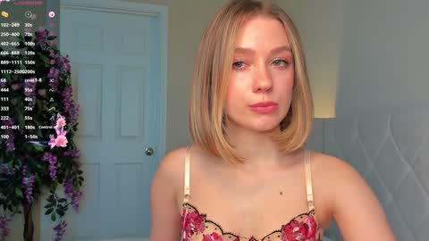 Lana online show from 01-12-25, 07:42