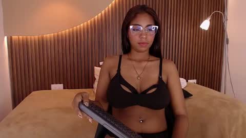 Snapshot of lana_starlet chatting on 02-19-25, 12:35 katiuska online show from 02-19-25, 12:35