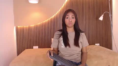 Snapshot of lana_starlet chatting on 02-19-25, 08:52 katiuska online show from 02-19-25, 08:52