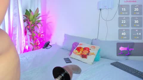 Snapshot of lanaa_paul1 chatting on 06-05-26, 10:15 emma online show from 06-05-26, 10:15