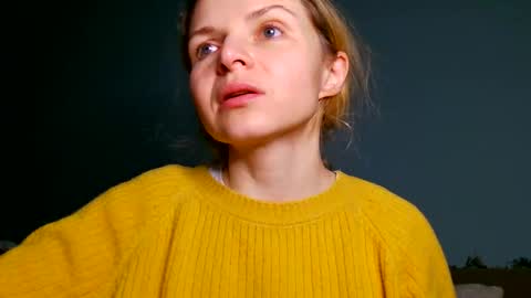 Snapshot of lanaangeldream chatting on 11-08-25, 01:33 Lana online show from 11-08-25, 01:33