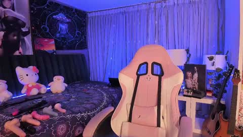 Snapshot of lanakyutt chatting on 12-31-24, 05:22 L A N A online show from 12-31-24, 05:22