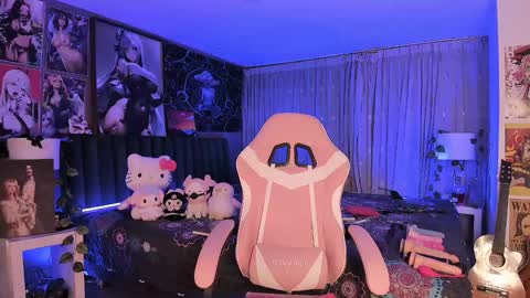 Snapshot of lanakyutt chatting on 01-23-25, 02:55 L A N A online show from 01-23-25, 02:55