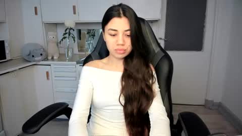 Snapshot of lanalandd chatting on 06-18-26, 03:05 Lana online show from 06-18-26, 03:05