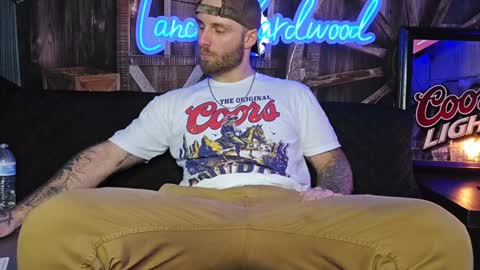 Snapshot of lancehardwood222 chatting on 02-05-25, 01:47 LANCE online show from 02-05-25, 01:47