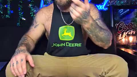 Snapshot of lancehardwood222 chatting on 11-18-25, 01:11 LANCE online show from 11-18-25, 01:11