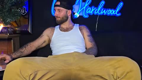 Snapshot of lancehardwood222 chatting on 12-18-25, 01:00 LANCE online show from 12-18-25, 01:00