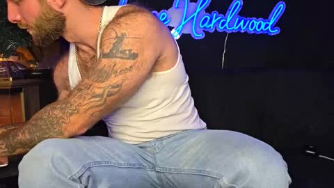 Snapshot of lancehardwood222 chatting on 12-21-25, 01:35 LANCE online show from 12-21-25, 01:35