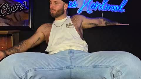 Snapshot of lancehardwood222 chatting on 02-07-26, 01:31 LANCE online show from 02-07-26, 01:31