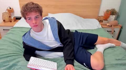 Fandi online show from 11-24-25, 04:56