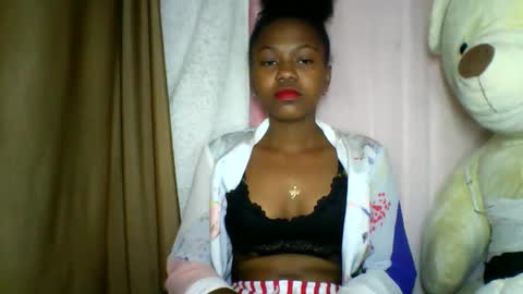 Snapshot of lara_belle chatting on 05-17-26, 12:19 lara_belle online show from 05-17-26, 12:19