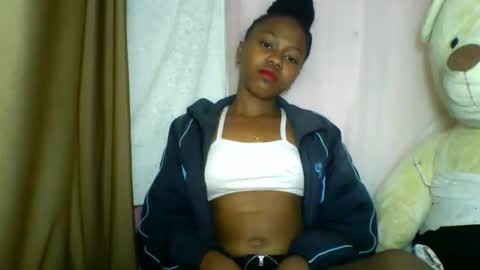 Snapshot of lara_belle chatting on 05-19-26, 02:18 lara_belle online show from 05-19-26, 02:18