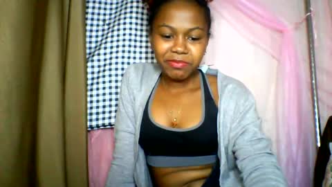 Snapshot of lara_belle chatting on 06-11-26, 05:55 lara_belle online show from 06-11-26, 05:55
