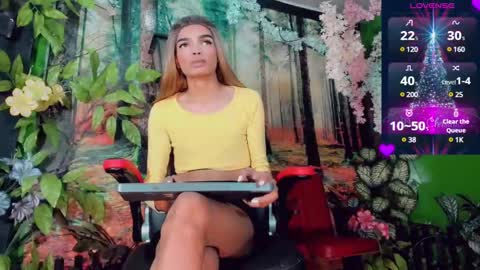 Snapshot of lara_brunette chatting on 12-06-24, 11:22 Lara Brunette  online show from 12-06-24, 11:22