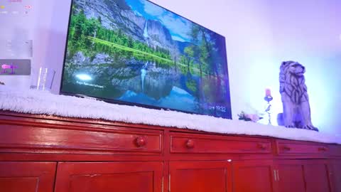 Hello Guys I am Lara Giraldo  WELCOME To my room online show from 11-13-25, 12:31