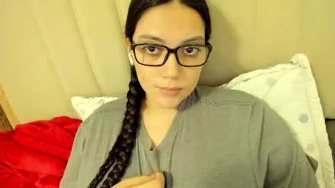 Snapshot of laracamille chatting on 05-17-26, 11:23 lara online show from 05-17-26, 11:23