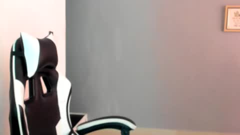 Lara online show from 07-15-26, 06:57