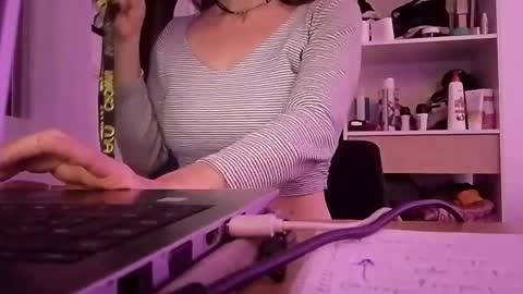 Snapshot of larafox22 chatting on 04-10-26, 08:57 larafox22 online show from 04-10-26, 08:57