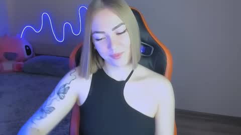 LaraKrein lk online show from 11-15-25, 10:45