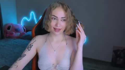 Snapshot of larakrein_lk chatting on 04-24-26, 03:47 LaraKrein lk online show from 04-24-26, 03:47