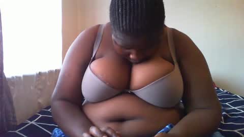 Snapshot of laralovex chatting on 03-11-25, 06:00 laralovex online show from 03-11-25, 06:00