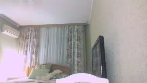 laramrs online show from 10-29-25, 04:42