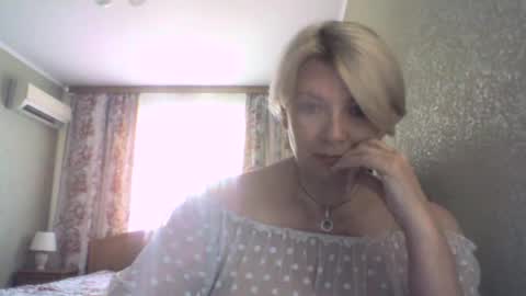 laramrs online show from 06-19-26, 04:00
