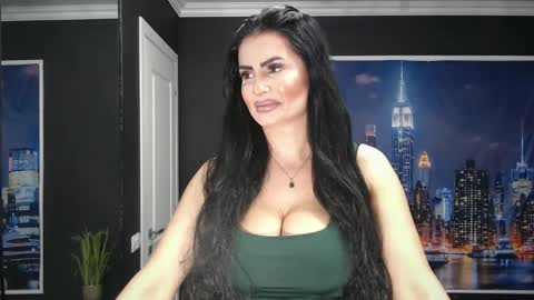 Snapshot of laras_moans chatting on 06-10-26, 10:25 laras_moans online show from 06-10-26, 10:25