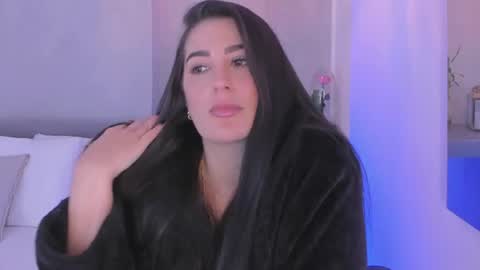 Snapshot of laravillalobos chatting on 06-11-26, 02:53 Laura online show from 06-11-26, 02:53