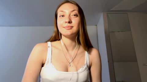 Snapshot of lareebuggie chatting on 05-24-26, 11:37 Eva online show from 05-24-26, 11:37