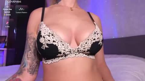 LarineGMT7  UTC6  online show from 11-27-25, 04:25