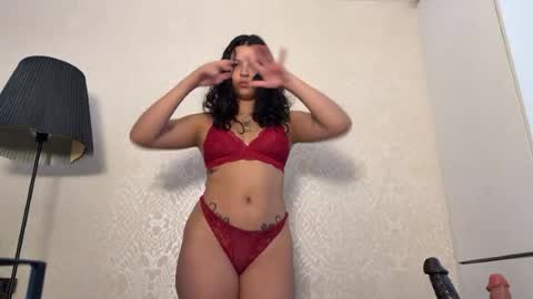 Snapshot of larirossi chatting on 06-27-26, 02:01 Rossi angel online show from 06-27-26, 02:01