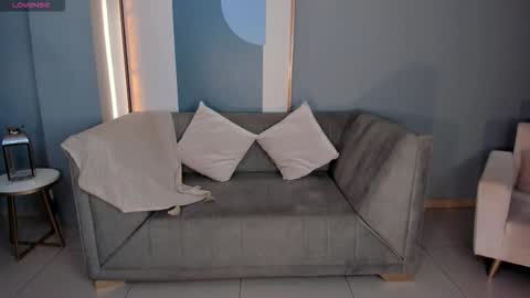 Larisa Smirnov online show from 10-31-25, 03:40