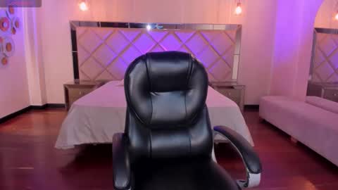 Larisa Smirnov online show from 12-17-25, 04:51